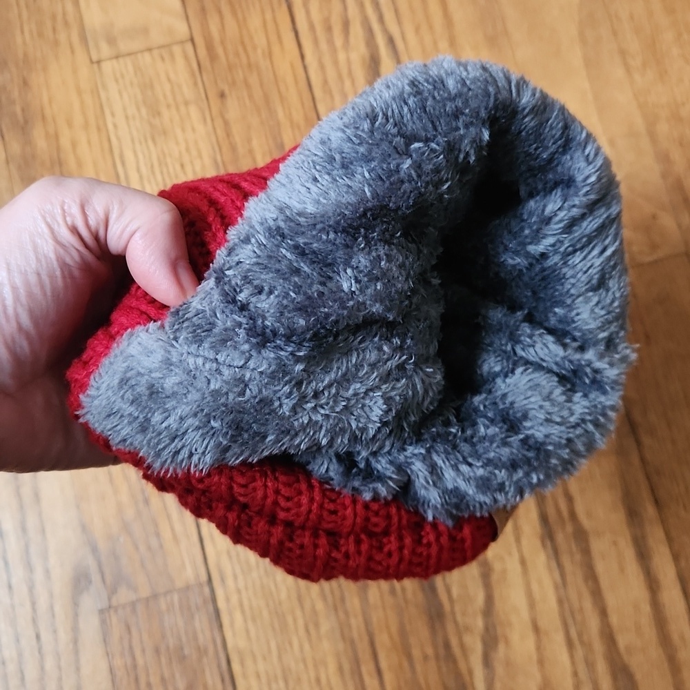 NWOT Red Winter Hat And Matching Finger Glove Set - Picture 5 of 8